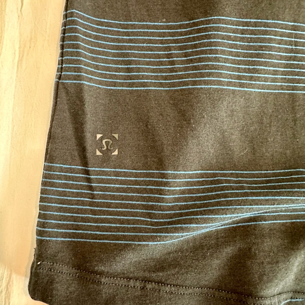 Lululemon size XL Striped and Solid T-Shirts Bundle of 4 - Picture 9 of 15